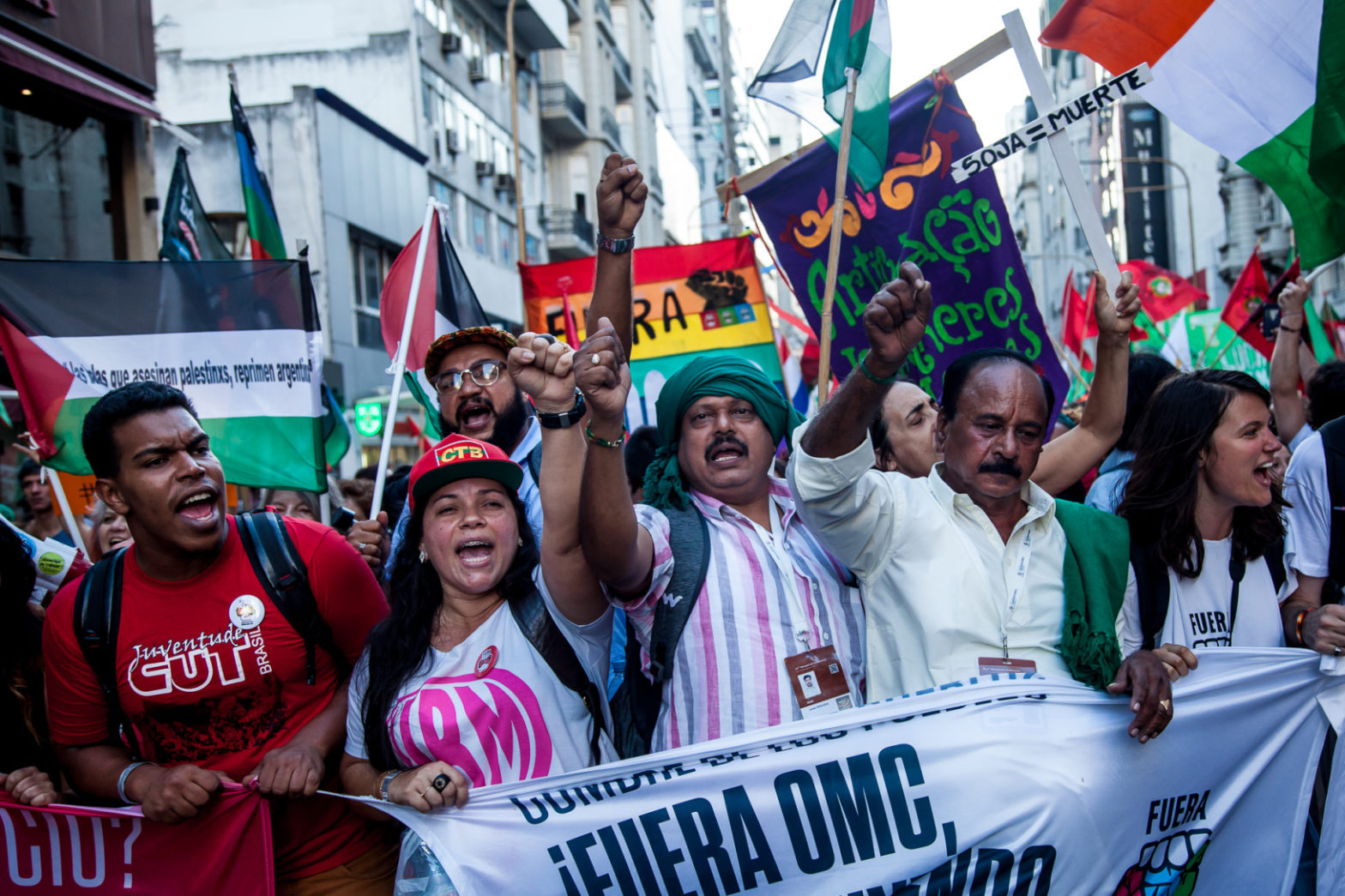 marcha fuera omc 1568x1045